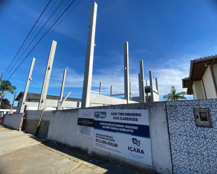 Construção do ginásio da Escola Ângelo Zanellato chega na instalação dos pré-moldados