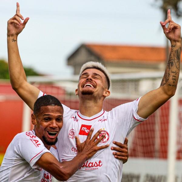 Hercílio Luz goleia o Figueirense por 4 a 1