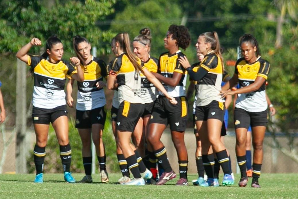 Meninas Carvoeiras vencem jogo de ida das semifinais e se aproximam da final do Catarinense