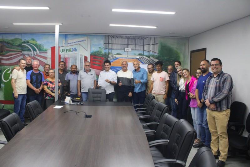 Assinada a ordem de serviço para reforma do campo de futebol da Vila Manaus