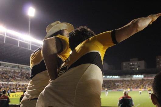Torcida sai chateada do Majestoso com a derrota de virada para o Botafogo  