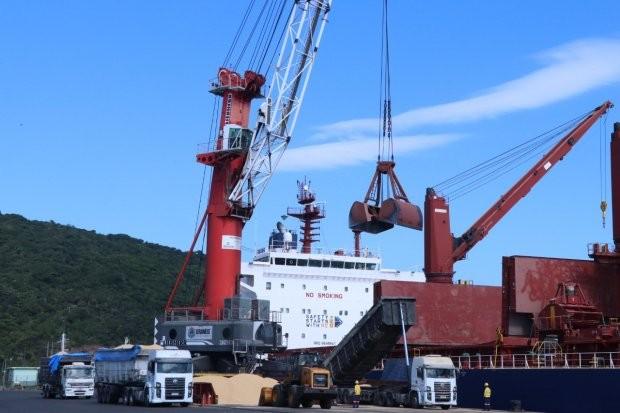 Porto de Imbituba tem recorde histórico de movimentação de cargas no semestre