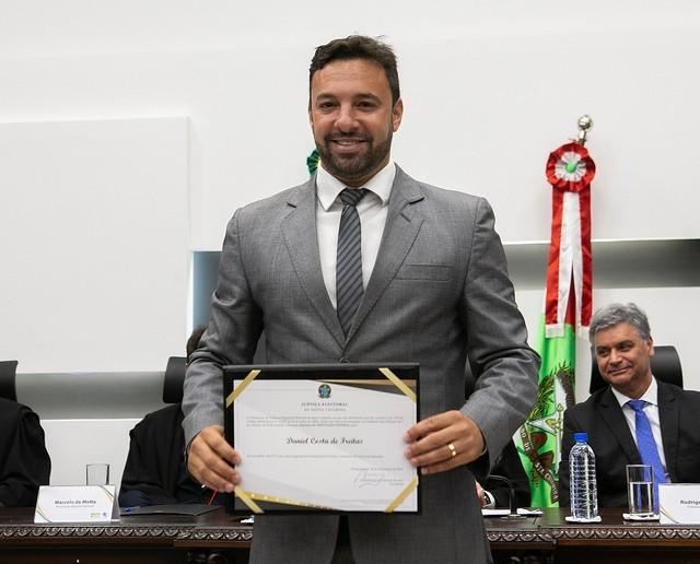 Daniel Freitas é acusado de agredir esposa; deputado se manifesta sobre o caso