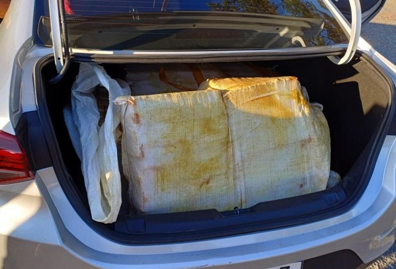 PRF apreende 142 quilos de maconha na BR-101 em Joinville