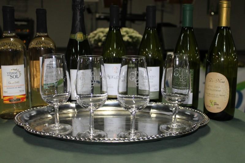Vinicultores brindam nova safra de vinhos Goethe