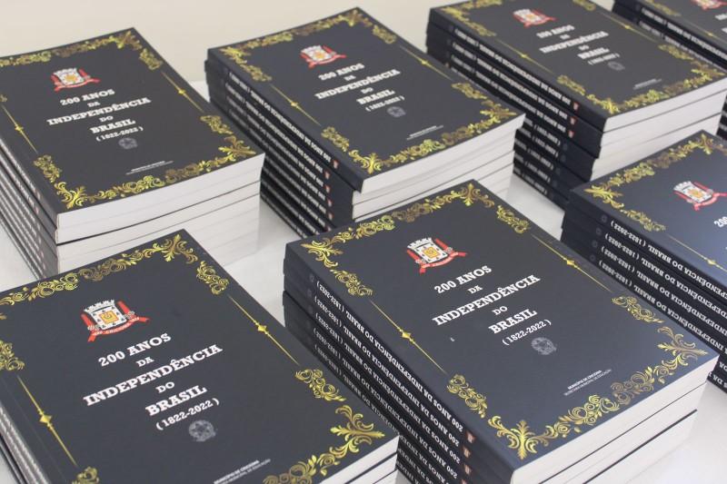 Governo de Criciúma lança livro sobre bicentenário da Independência do Brasil