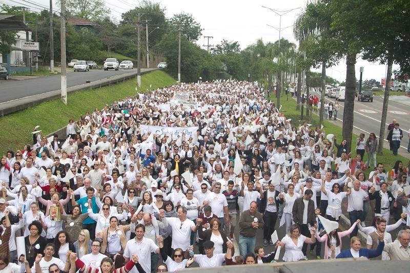 Paróquias de Criciúma realizam 4ª Caminhada pela Vida e pela Paz