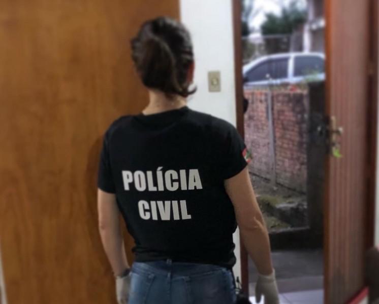 Polícia Civil prende homem contra pornografia infantil em Tubarão