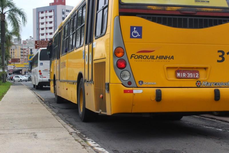 Vereador quer revogação da medida que prevê pagamento do transporte público apenas com cartão
