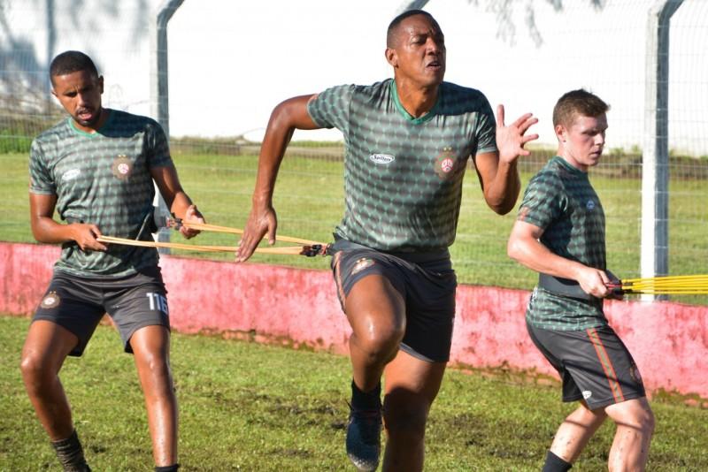 Elenco se reapresenta no Próspera e faz treino físico e de força no Márcio Balsini
