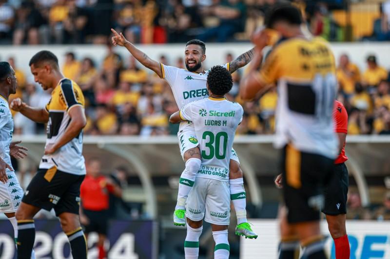 Confira a galeria com imagens da goleada sofrida pelo Criciúma no Heriberto Hülse