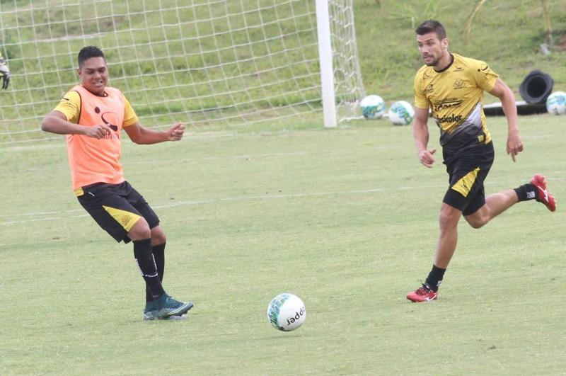 Cavalo relaciona jogadores para a partida deste sábado