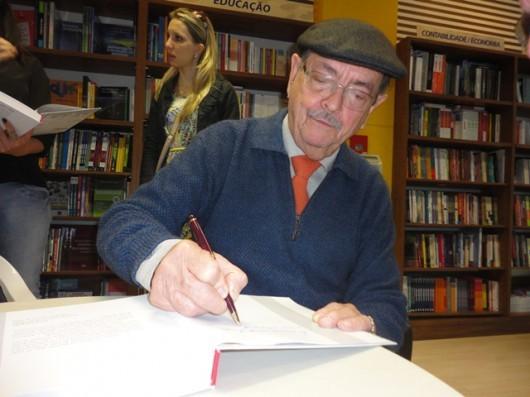 Lançamento do livro Narrativas de Minha Vida é sucesso de público