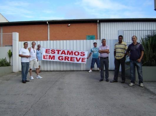 Metalúrgicos entram em greve nesta quarta-feira 