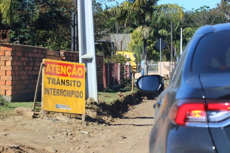 Detonações de rochas e trânsito interrompido na Serra da Rocinha nesta quinta e sexta-feira 