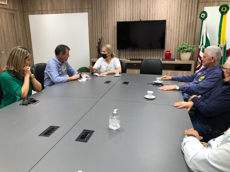 Candidatos à prefeitura de Nova Veneza discutem pleitos na Unesc