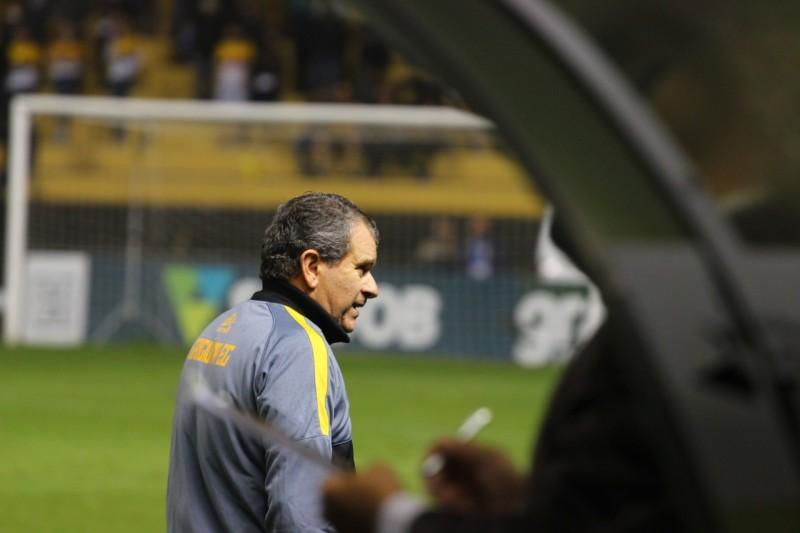 Cláudio Tencati sobre empate: 'pela proporção do jogo, foi um grande resultado'