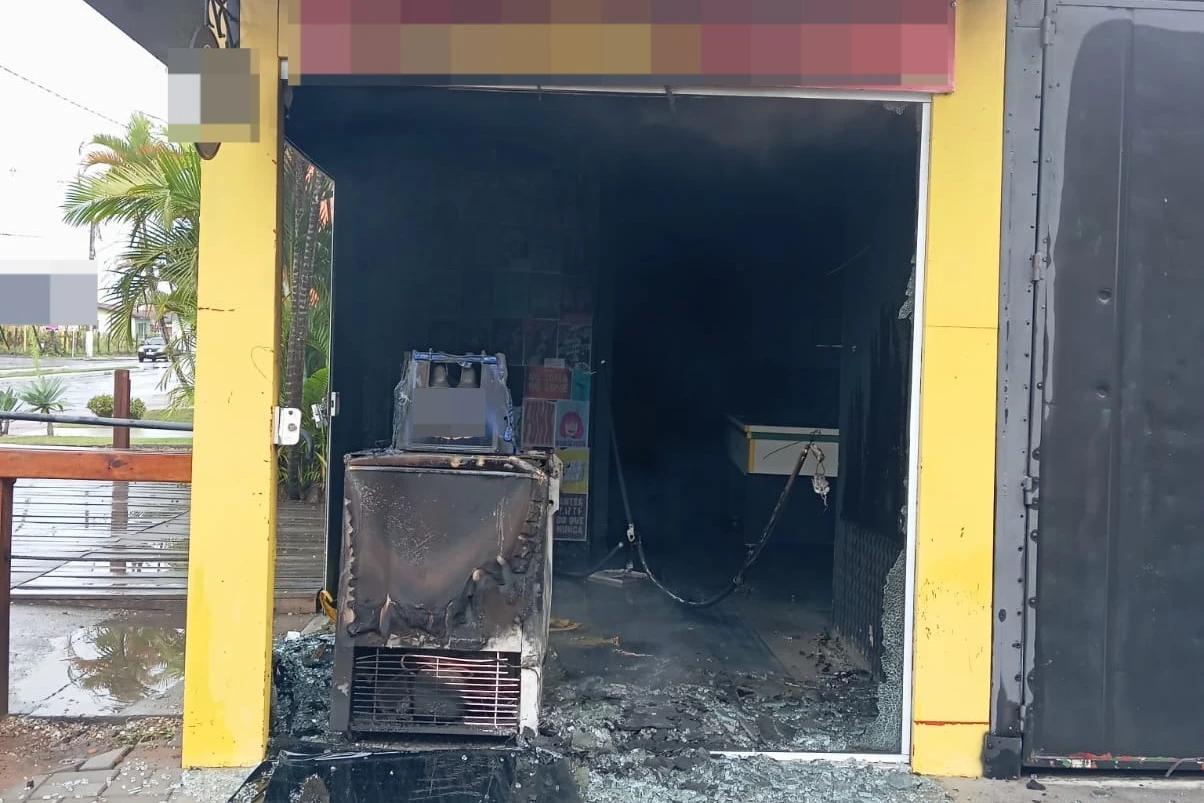 Edificação comercial é atingida por princípio de incêndio