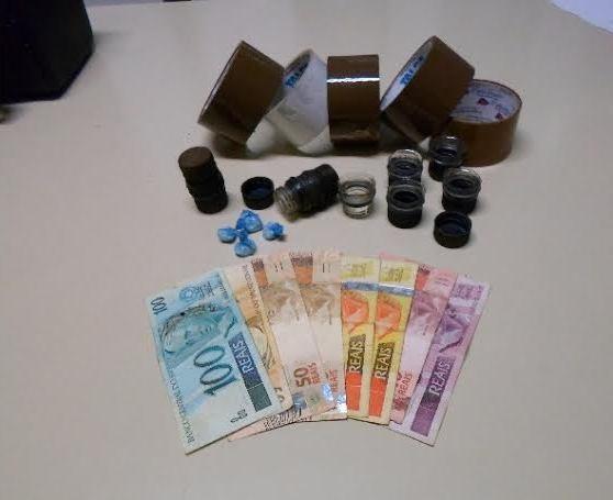 Jovem de 20 anos é preso por tráfico de drogas, em Araranguá