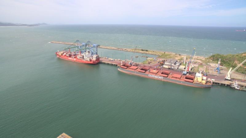 Minério de ferro garante recordes e expande portfólio de cargas do Porto de Imbituba