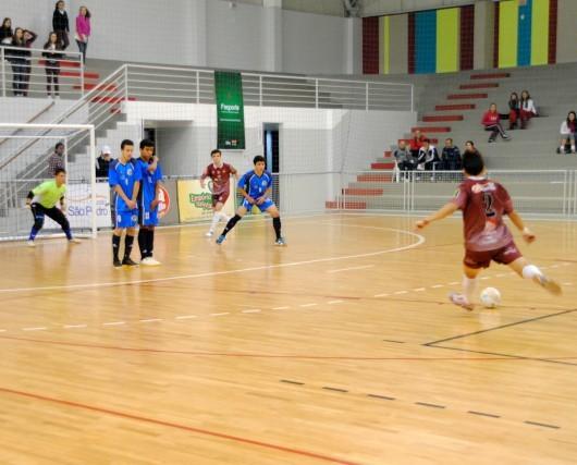 Meninos do futsal de Criciúma brigarão pelo bronze na Olesc
