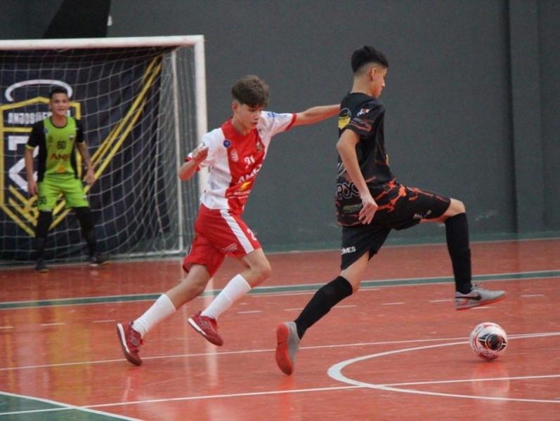 Equipe sub-15 de Cocal do Sul garante duas vitórias e segundo lugar na classificação do Estadual