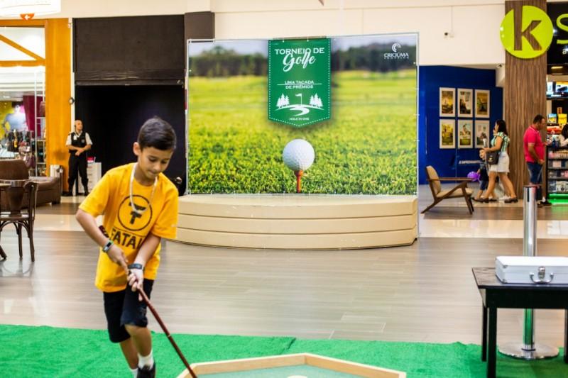 Últimas semanas para praticar golfe no Criciúma Shopping