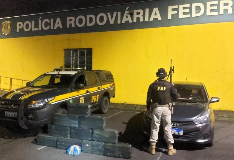 Santa Catarina: casal de jovens é preso em Joinville com 101 quilos de maconha e carro roubado