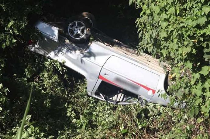 Motorista perde controle da direção e capota caminhonete na SC-390