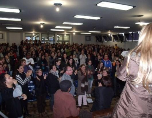 Professores do Estado entram em greve nesta segunda-feira