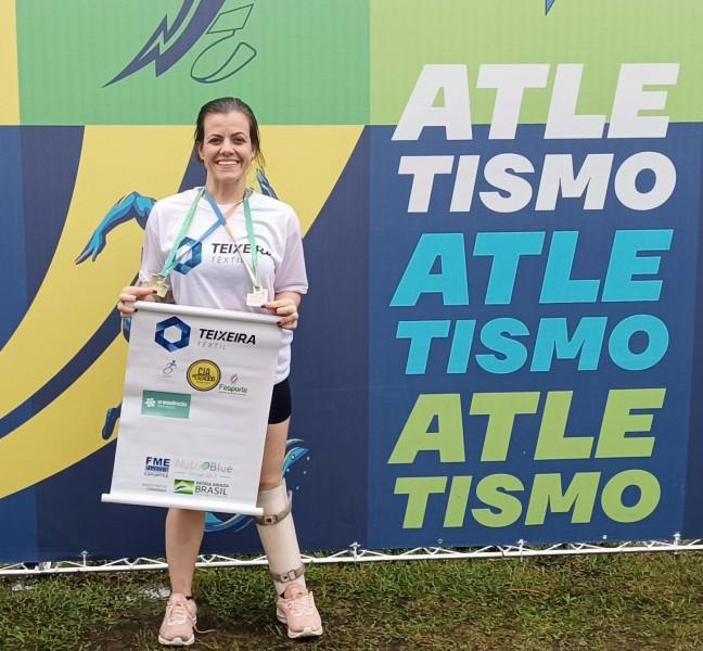 Paratleta conquista medalhas de ouro e prata no meeting de atletismo