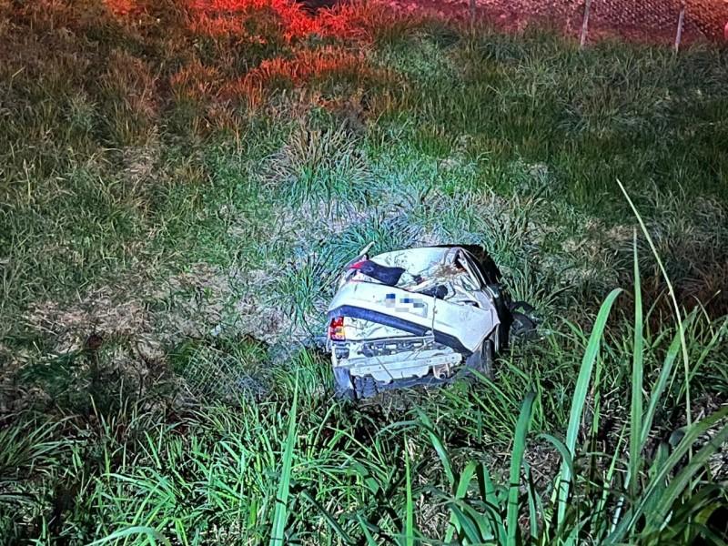 Criciúma: motorista capota carro em barranco no Vera Cruz