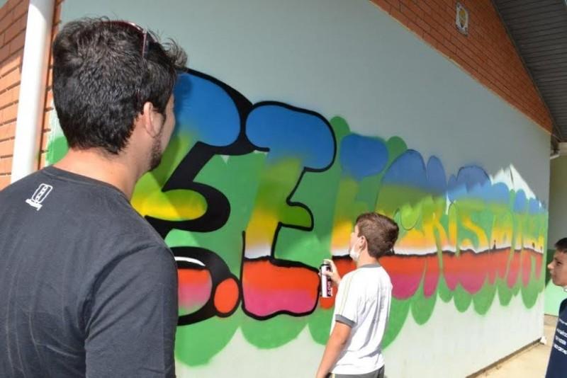 Oficina de grafite incentiva arte e técnica em escola de Cocal