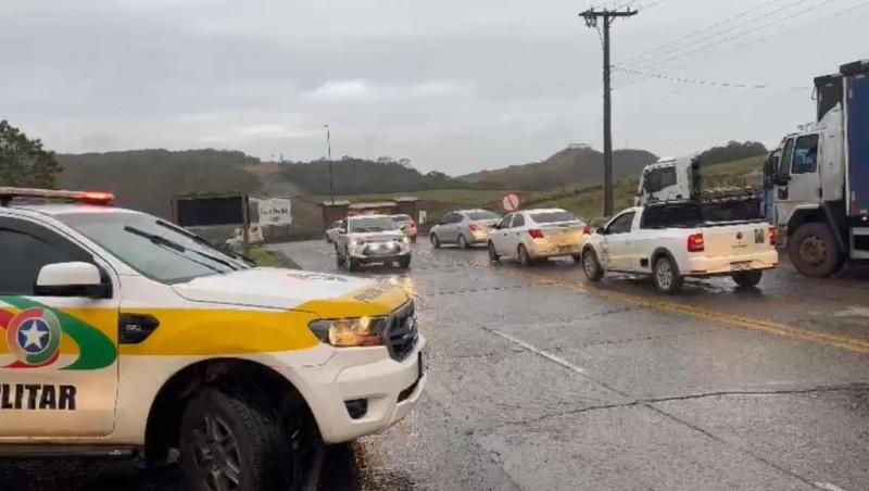 SIE libera o trânsito na Serra do Rio do Rastro, mas segue recomendando rotas alternativas