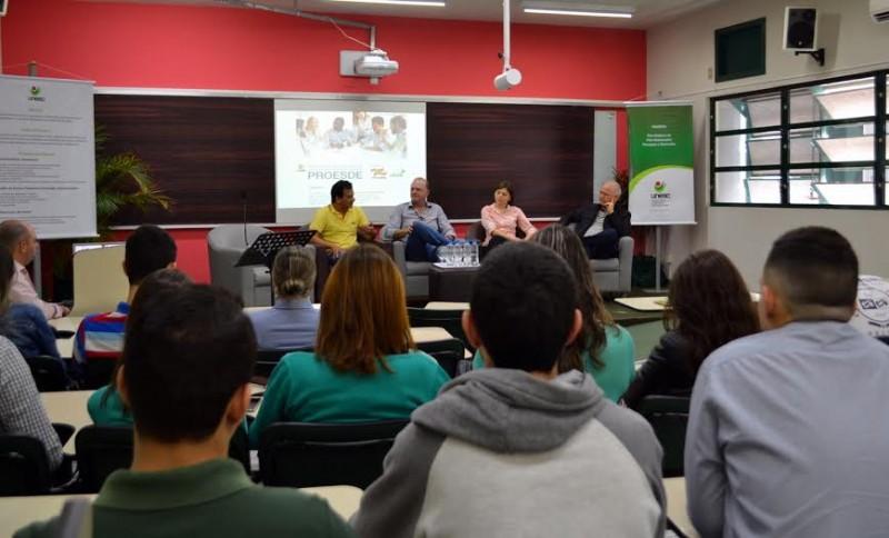 Seminário promove debate sobre desenvolvimento regional