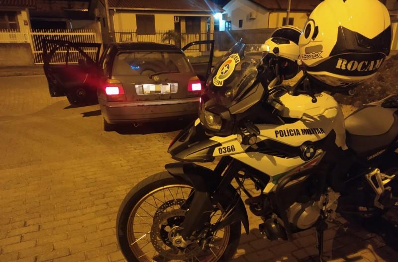 Veículo furtado na cidade de Lauro Müller é recuperado pela PM em Criciúma 