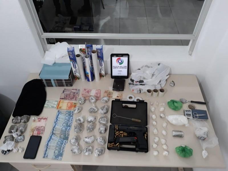Dois jovens são presos por tráfico de drogas em Tubarão