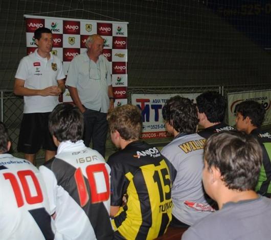 Atletas do time de Turvo goleiam no campeonato Anjos do Futsal