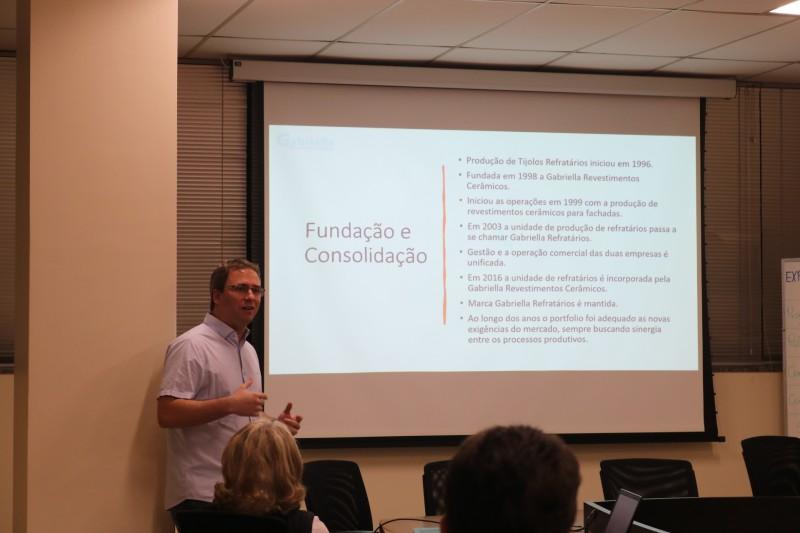 Trajetória da Gabriella Revestimentos Cerâmicos é apresentada a diretores da Acic