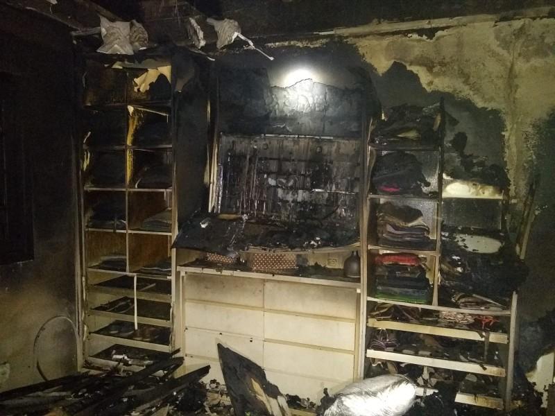 Bombeiros combatem incêndio em casa no bairro Laranjinha