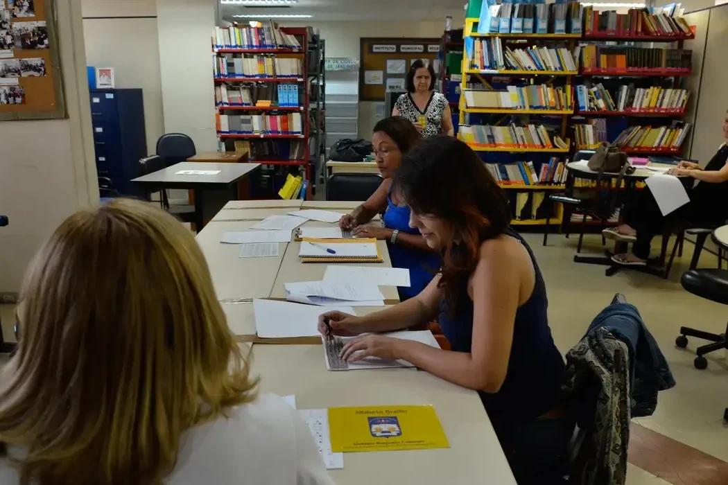 Crescimento maior nas vagas para mulheres reduz desigualdade