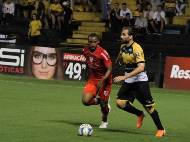 CRB anuncia contratação de Léo Gamalho e Bruno Cosendey  