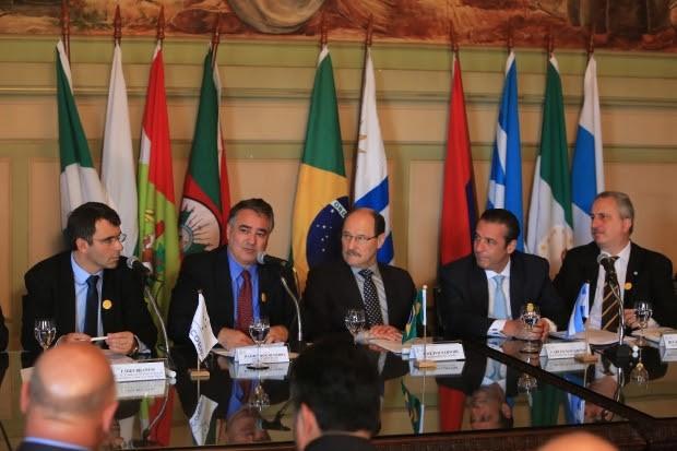Colombo participa de encontro de governadores brasileiros e argentinos