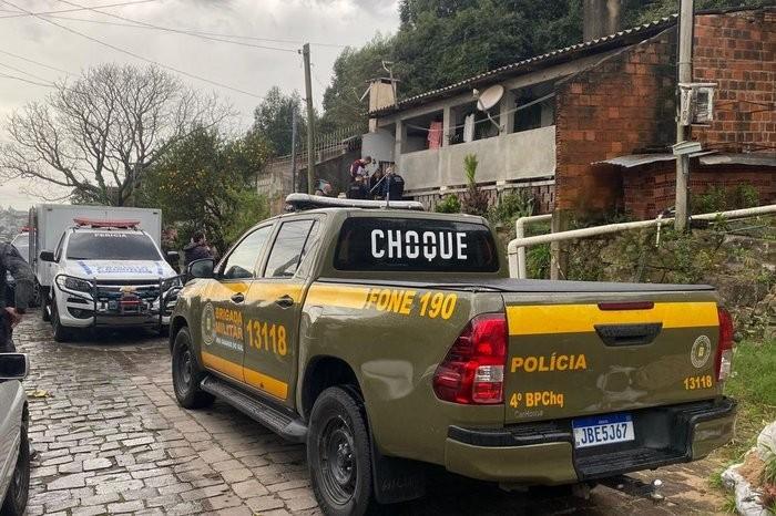 Homem morto em confronto com a polícia no RS também é suspeito de assassinar mulher em Criciúma