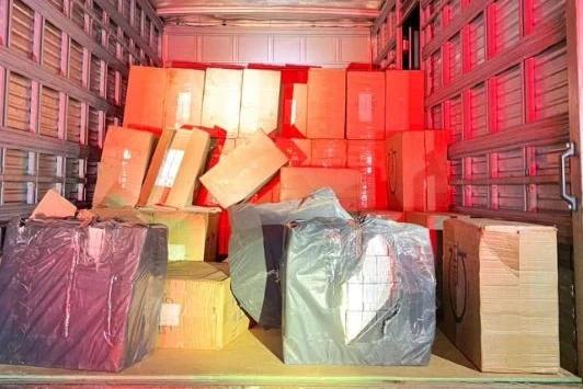 Perseguição policial termina com mais de 100 caixas de cigarros paraguaios apreendidas