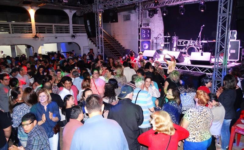 Apaes da Região Carbonífera promovem Festa do Neon