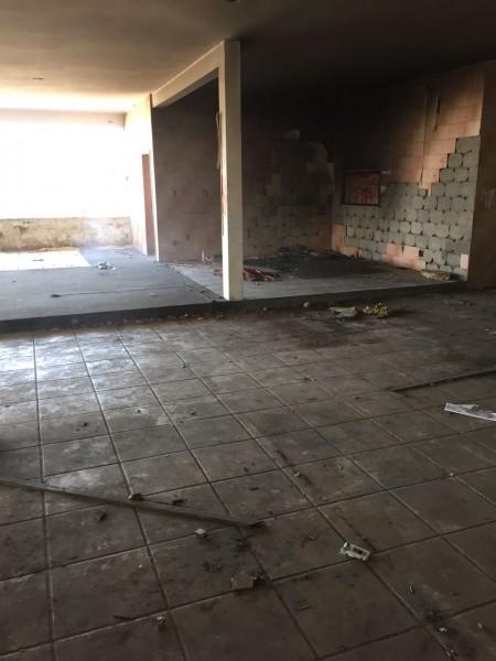 Princípio de incêndio em prédio abandonado mobiliza Corpo de Bombeiros