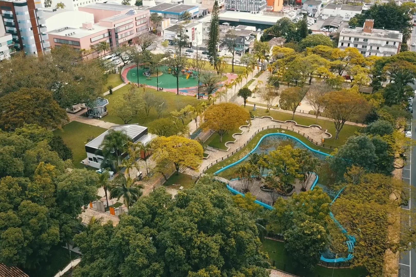 Governo de Criciúma assina ordem de serviço para construção de banheiros na Praça do Congresso