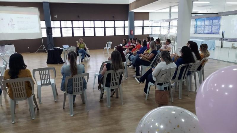 Mais de 30 mamães e gestantes participam de curso sobre amamentação