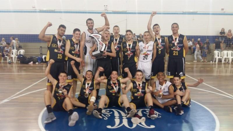 Equipe sub-15 de basquete masculino faz história com terceiro lugar
